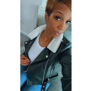 Meet your Posher, Deandra